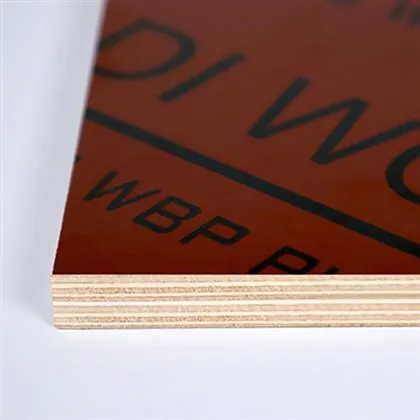 উত্কৃষ্ট রেড ফিল্মের মুখোমুখি পাতলা পাতলা কাঠের